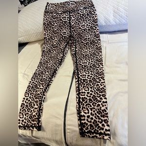 NWOT Zyia 7/8 length leggings, sized 6-8, animal print, NEVER WORN